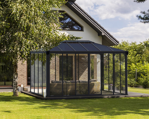 Alles van een dak boven het terras tot kassen, tuinhuisjes en schuren