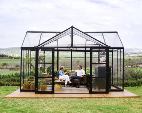 Alles van een dak boven het terras tot kassen, tuinhuisjes en schuren