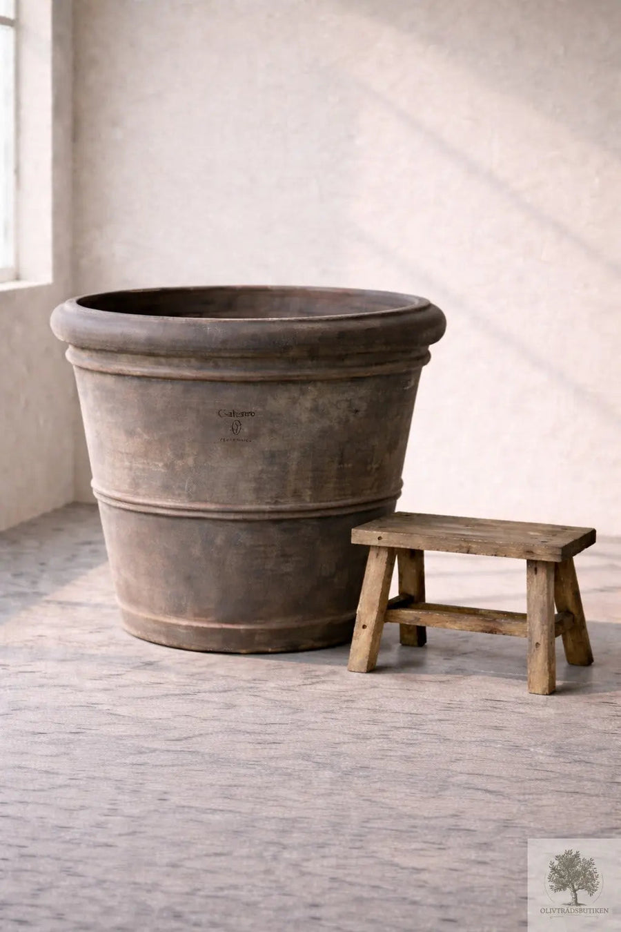 Pot Terracotta Grijs - Toscana - 80 cm diameter - 64 cm hoogte 