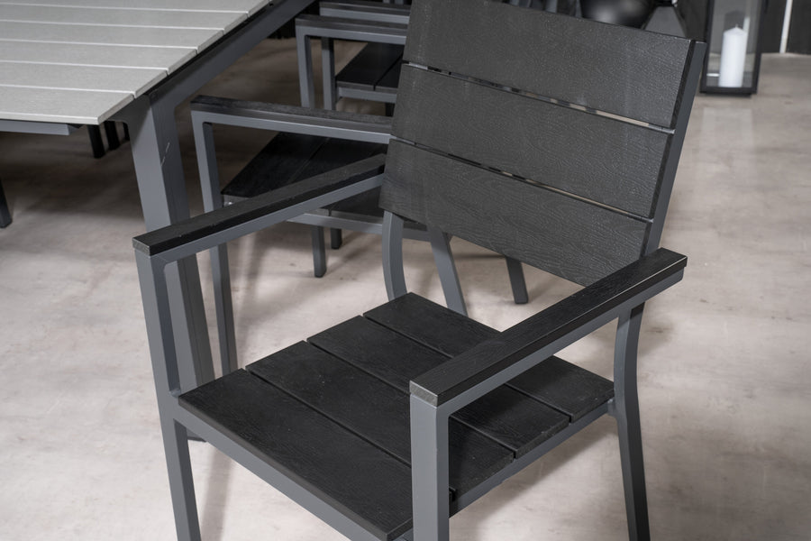 De eettafel Levels met de stoelen Levels 