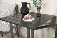 De eettafel Colorado met de stoelen Copacabana 