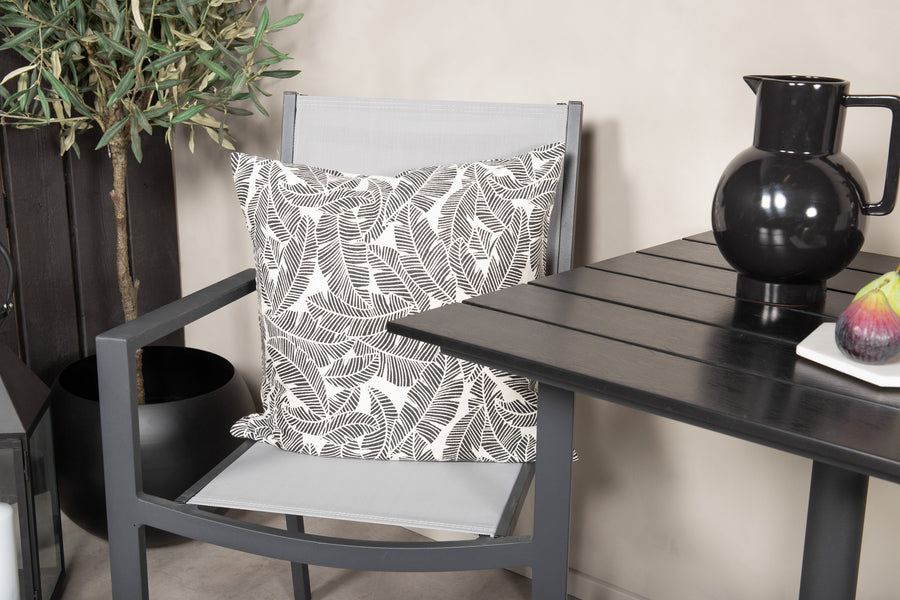 De eettafel Colorado met de stoelen Copacabana 