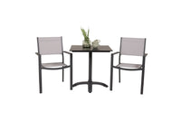 De eettafel Colorado met de stoelen Copacabana 