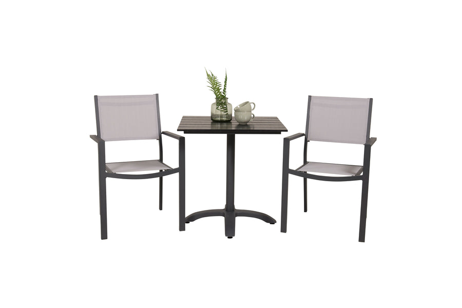 De eettafel Colorado met de stoelen Copacabana 