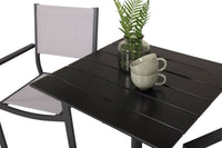 De eettafel Colorado met de stoelen Copacabana 