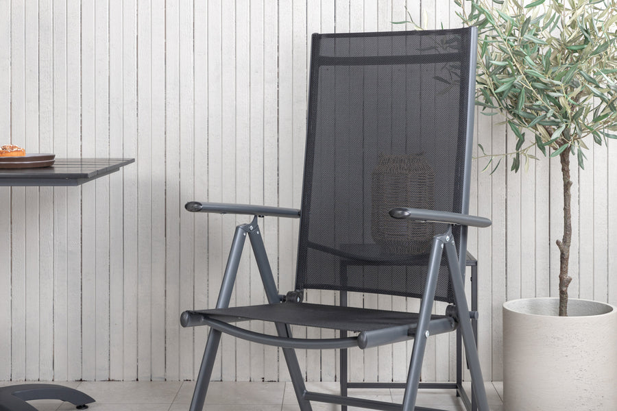 De eettafel Colorado met de stoelen Break 