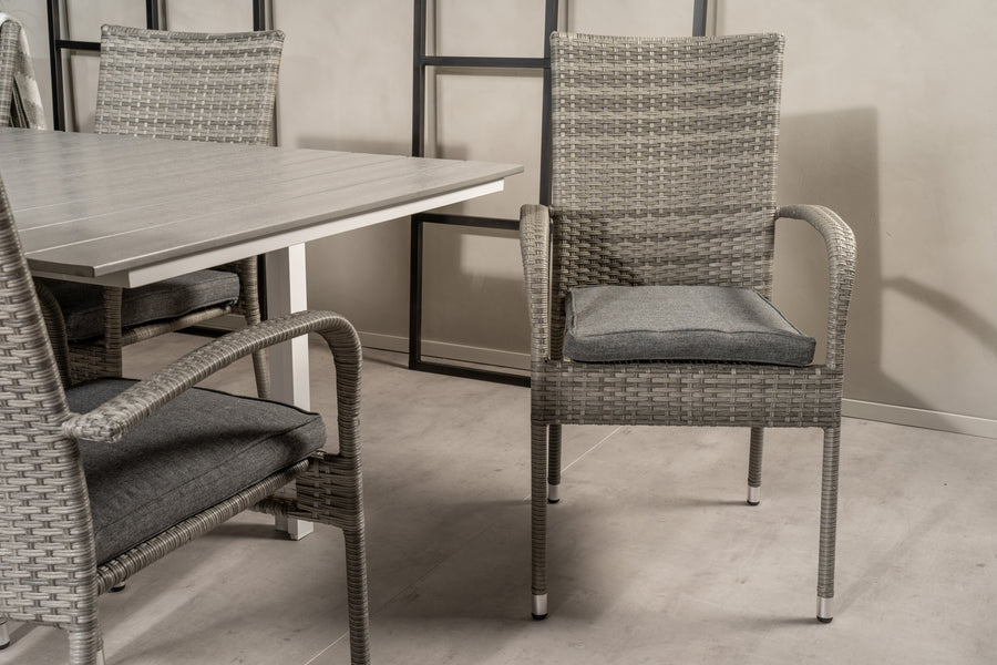 Eetgroep Levels met de stoelen Anna 