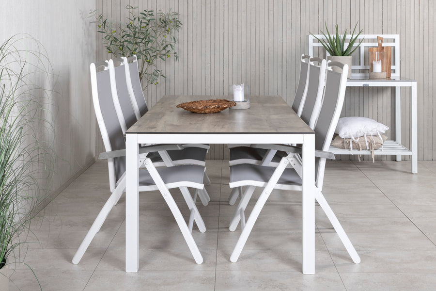 Eetgroep Llama met de stoelen Albany 