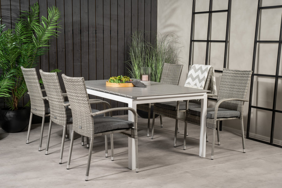 Eetgroep Levels met de stoelen Anna 