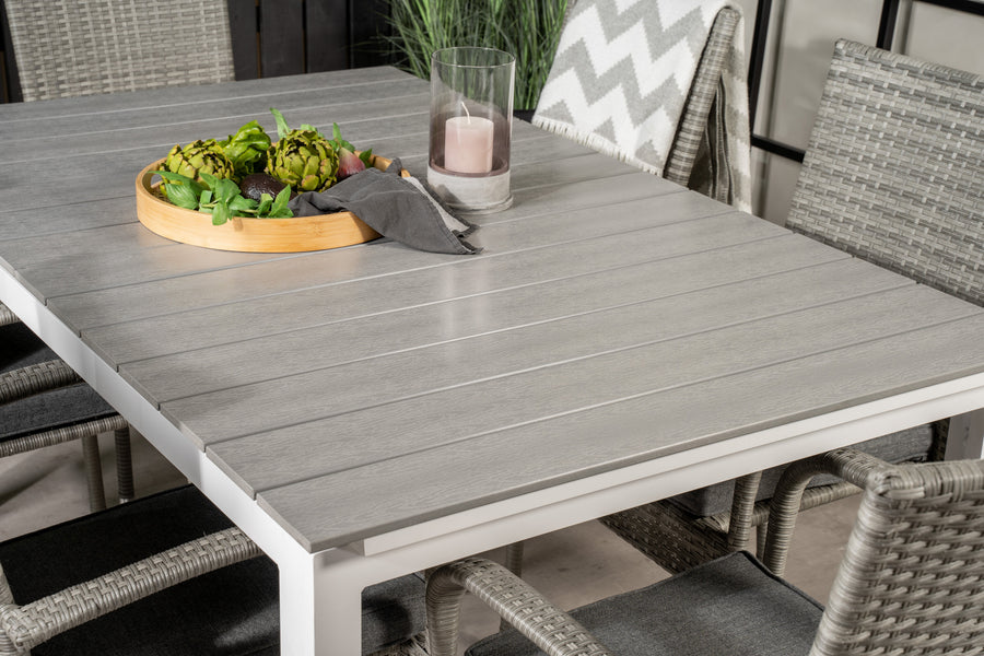 Eetgroep Levels met de stoelen Anna 