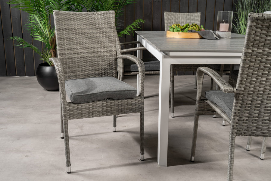 Eetgroep Levels met de stoelen Anna 
