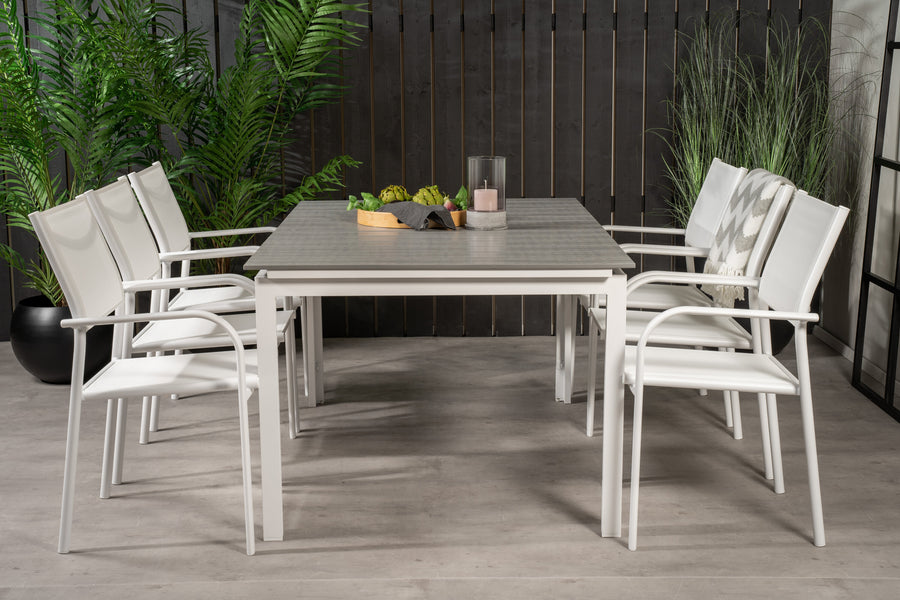 Eetgroep Levels met de stoelen Santorini 