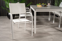 Eetgroep Levels met de stoelen Santorini 