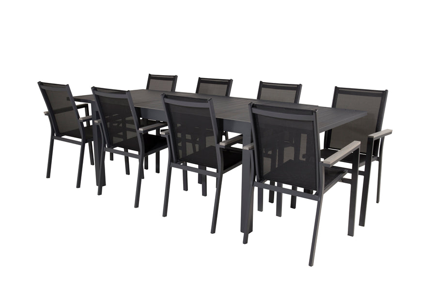 De eettafel Marbella met de stoelen Parma 