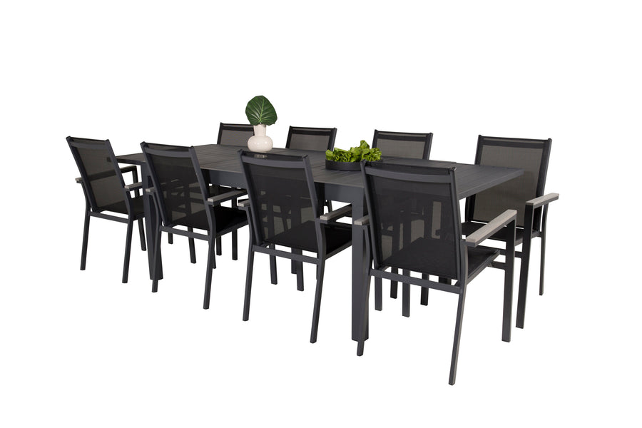 De eettafel Marbella met de stoelen Parma 