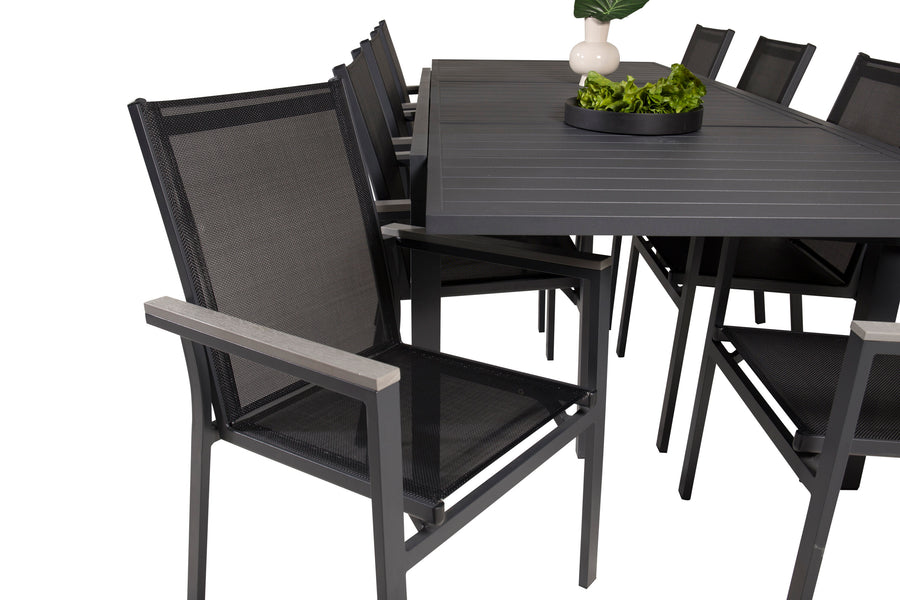 De eettafel Marbella met de stoelen Parma 