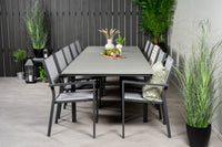 De eettafel Levels met de stoelen Copacabana 