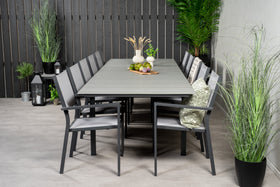 De eettafel Levels met de stoelen Copacabana 