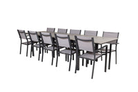 De eettafel Levels met de stoelen Copacabana 