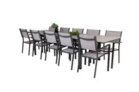 De eettafel Levels met de stoelen Copacabana 
