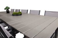 De eettafel Levels met de stoelen Copacabana 