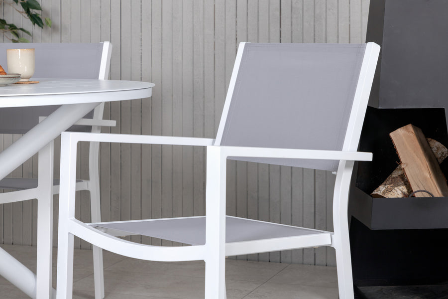 Eetgroep Alma met de stoelen Copacabana 