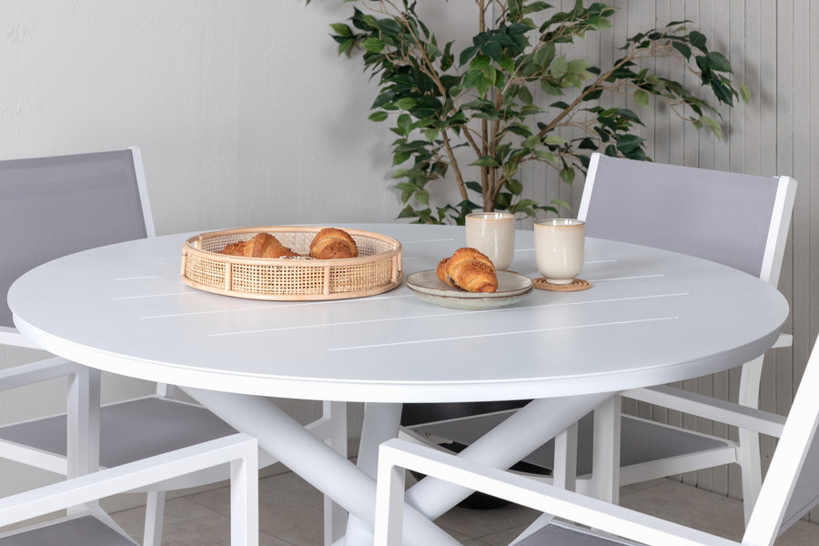 Eetgroep Alma met de stoelen Copacabana 