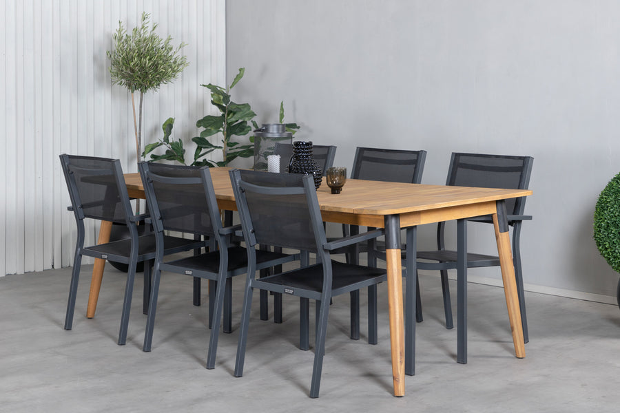 Eetgroep Julian met de stoelen Copacabana 