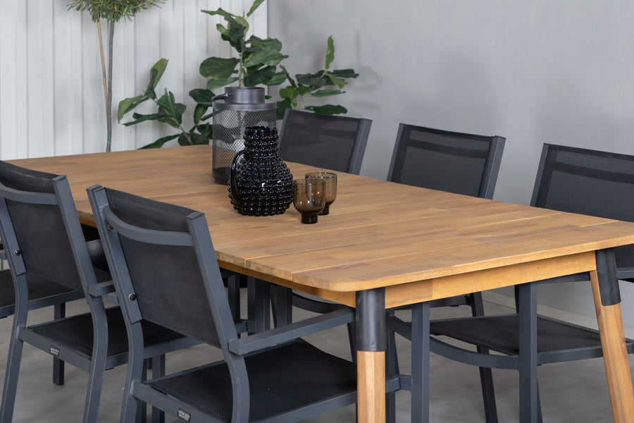 Eetgroep Julian met de stoelen Copacabana 