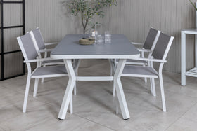 Eetgroep Virya met de stoelen Copacabana 