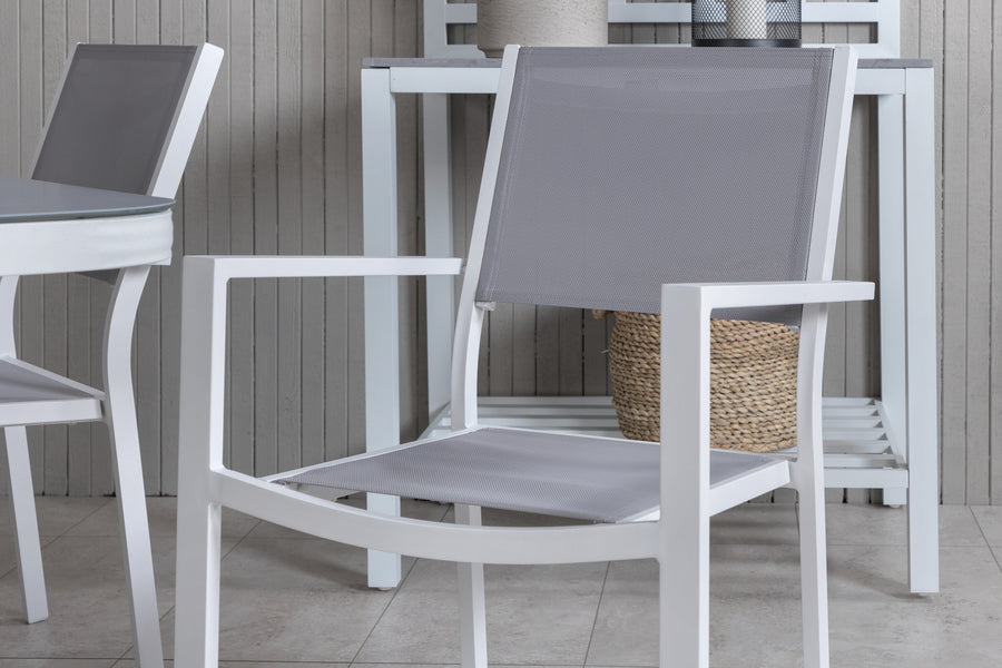 Eetgroep Virya met de stoelen Copacabana 