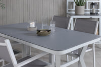 Eetgroep Virya met de stoelen Copacabana 