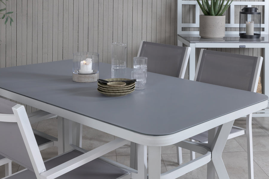 Eetgroep Virya met de stoelen Copacabana 
