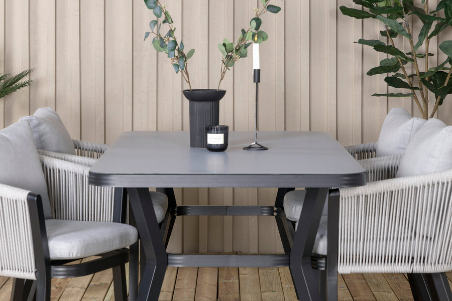 Eetgroep Virya met de stoelen Virya 