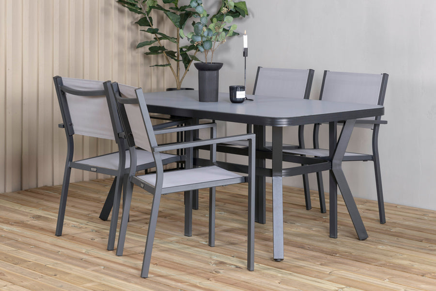 Eetgroep Virya met de stoelen Copacabana 