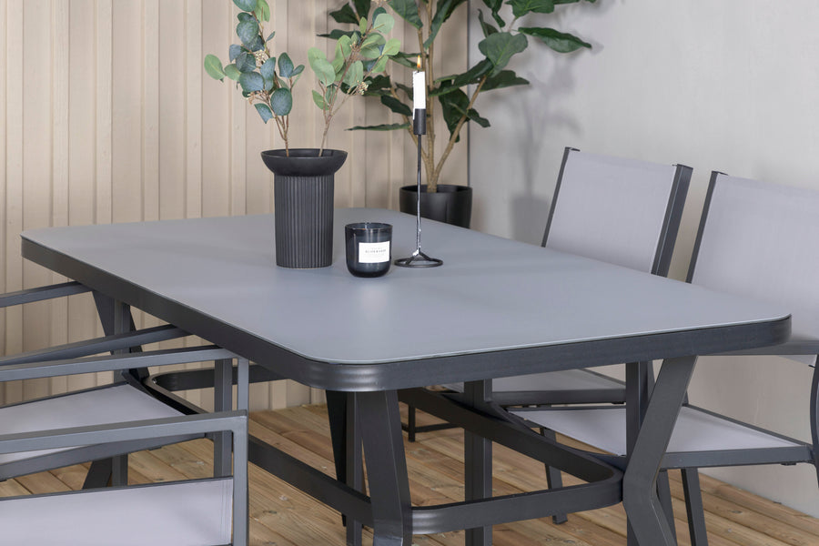 Eetgroep Virya met de stoelen Copacabana 