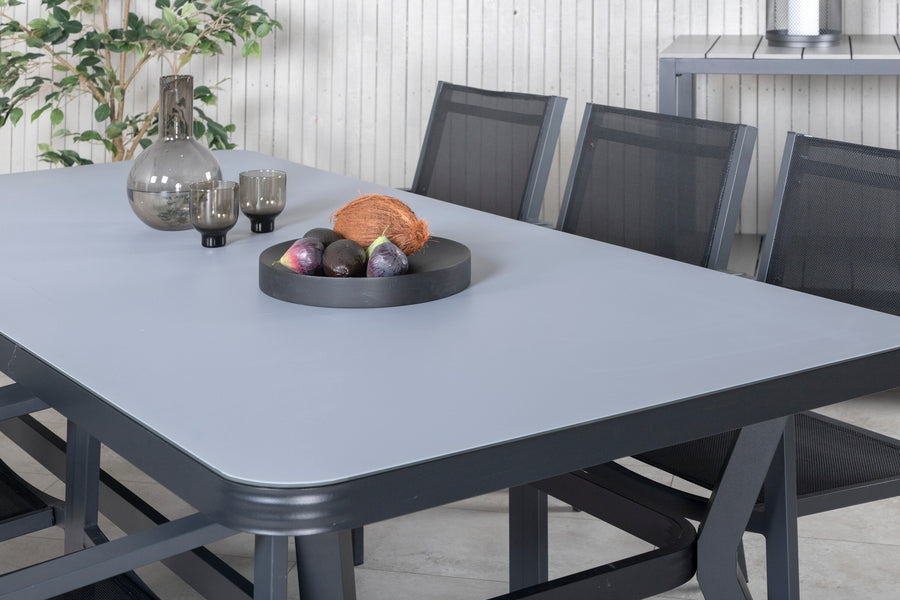 Eetgroep Virya met de stoelen Copacabana 