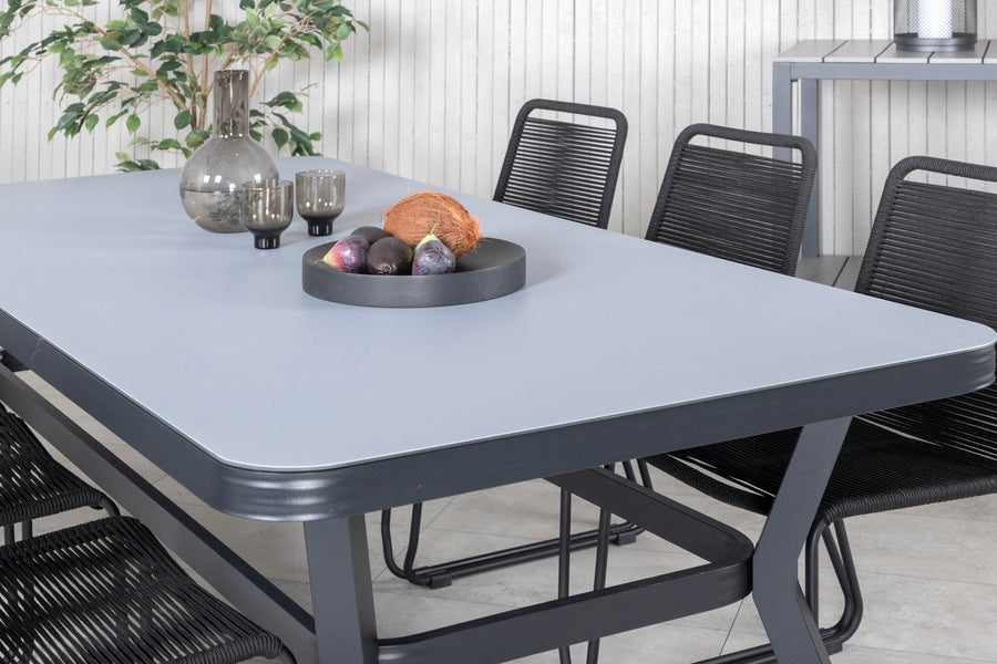 Eetgroep Virya met de stoelen Lindos 