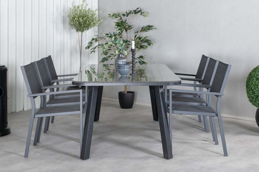 Eetgroep Paola met de stoelen Copacabana 