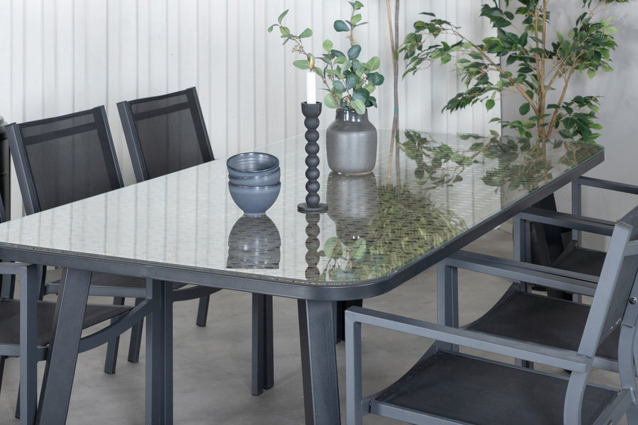 Eetgroep Paola met de stoelen Copacabana 