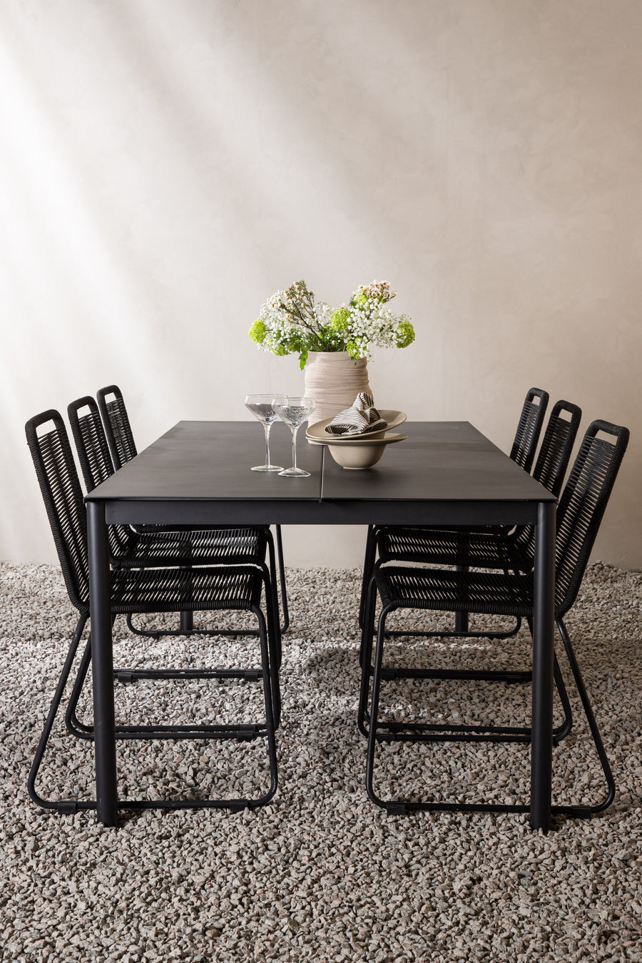 Eettafel Modena met de stoelen Lindos 