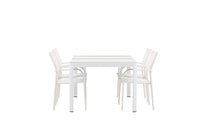 De eettafel Togo met de stoelen Santorini 