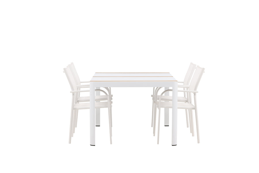 De eettafel Togo met de stoelen Santorini 