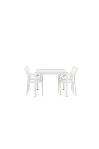 De eettafel Togo met de stoelen Santorini 