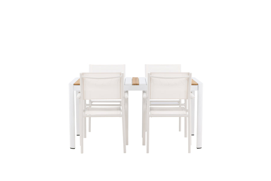 De eettafel Togo met de stoelen Santorini 