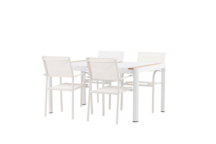De eettafel Togo met de stoelen Santorini 