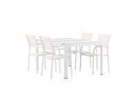 De eettafel Togo met de stoelen Santorini 