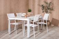 De eettafel Togo met de stoelen Santorini 