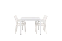De eettafel Togo met de stoelen Santorini 