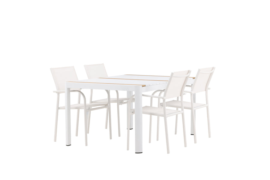 De eettafel Togo met de stoelen Santorini 
